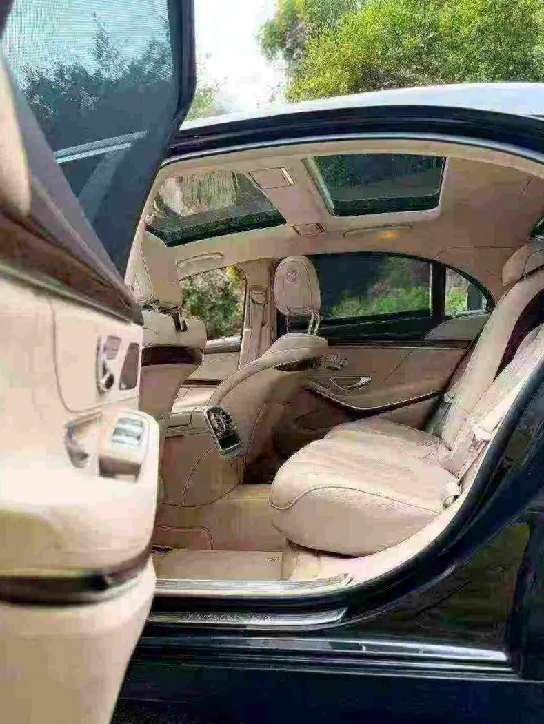 奔驰S 后面外观二