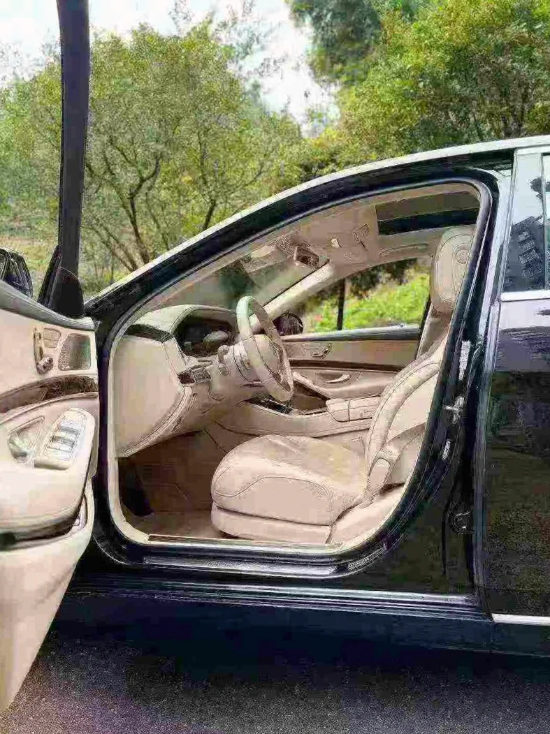 奔驰S 后面外观一