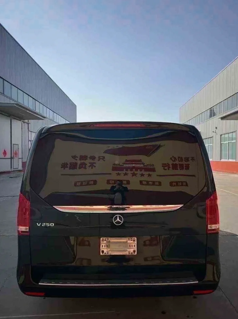 奔驰V 内饰后排