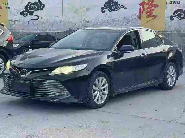 丰田凯美瑞 正面外观二