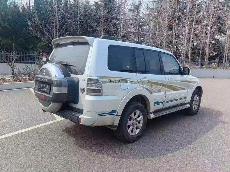 三菱帕杰罗 内饰前排