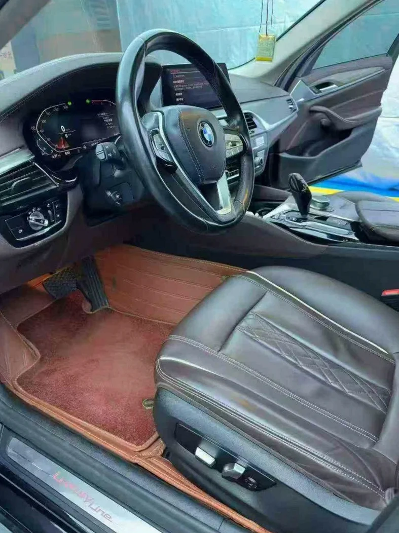 宝马5系 后面外观一