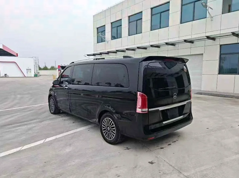 奔驰威霆 后面外观三