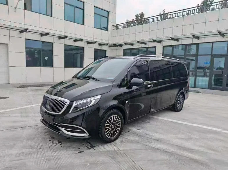 奔驰威霆 正面外观二