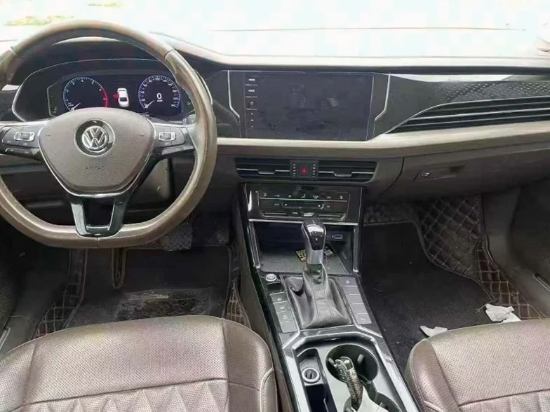 大众帕萨特 内饰后排