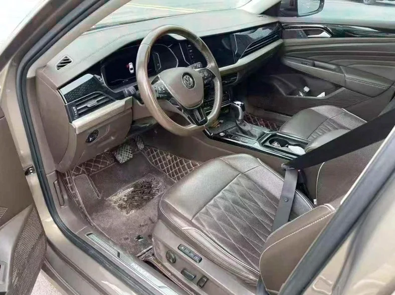 大众帕萨特 驾驶室