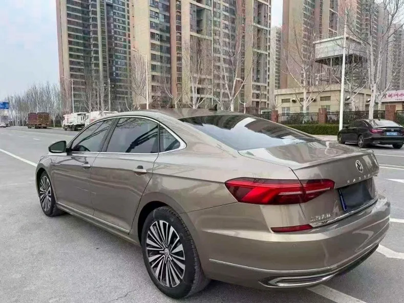 大众帕萨特 后面外观一