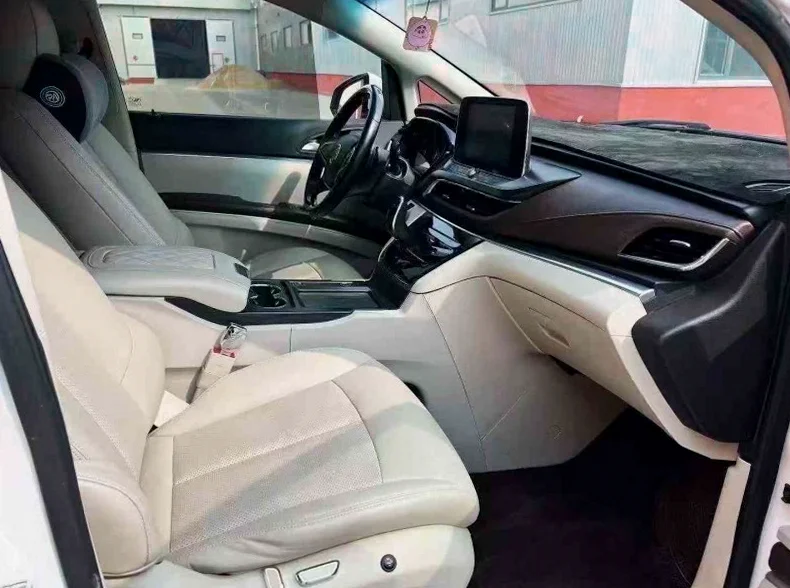 别克GL8 后面外观二