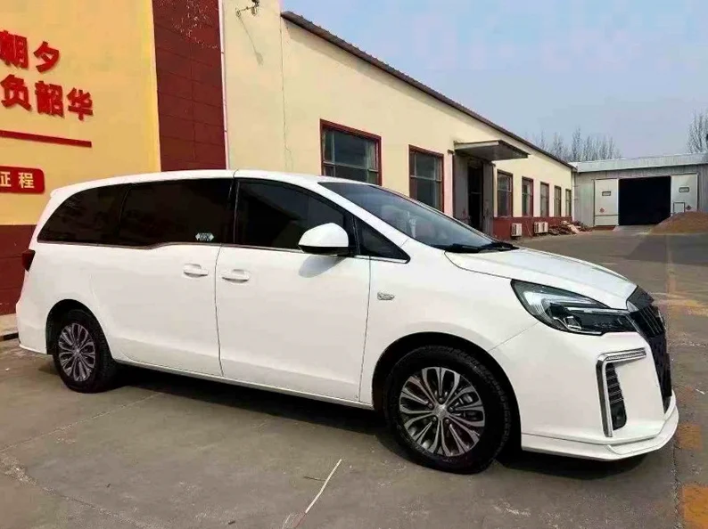 别克GL8 正面外观三