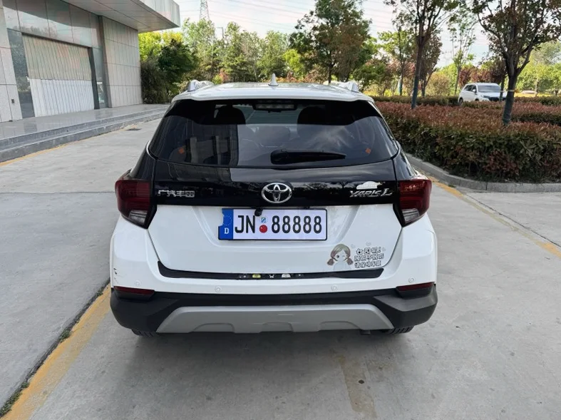 丰田YARiS 驾驶室