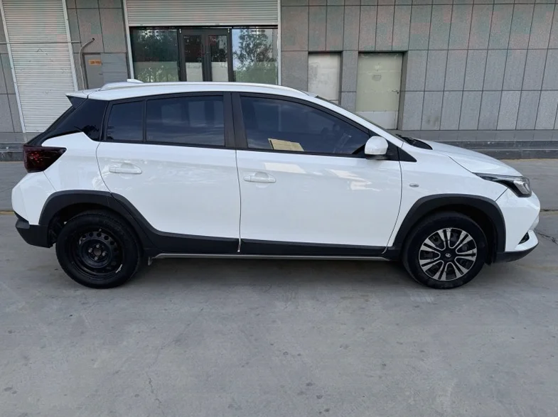 丰田YARiS 后面外观一