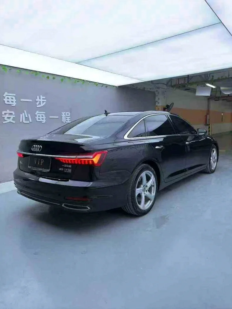 奥迪A6L 内饰后排