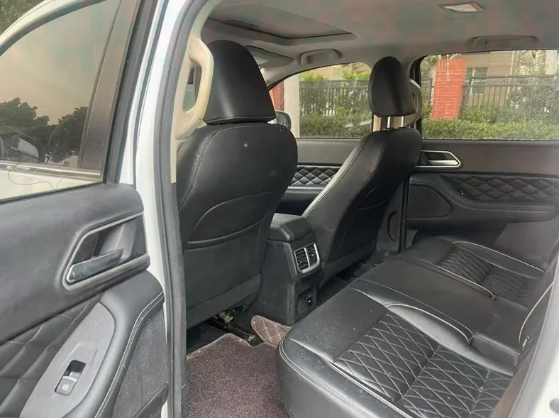 长城汽车炮 内饰前排