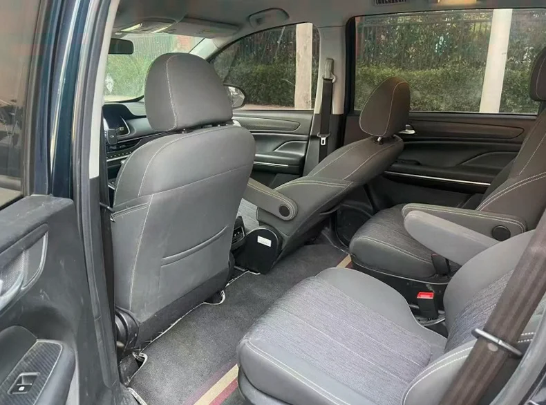 传祺M6 内饰前排