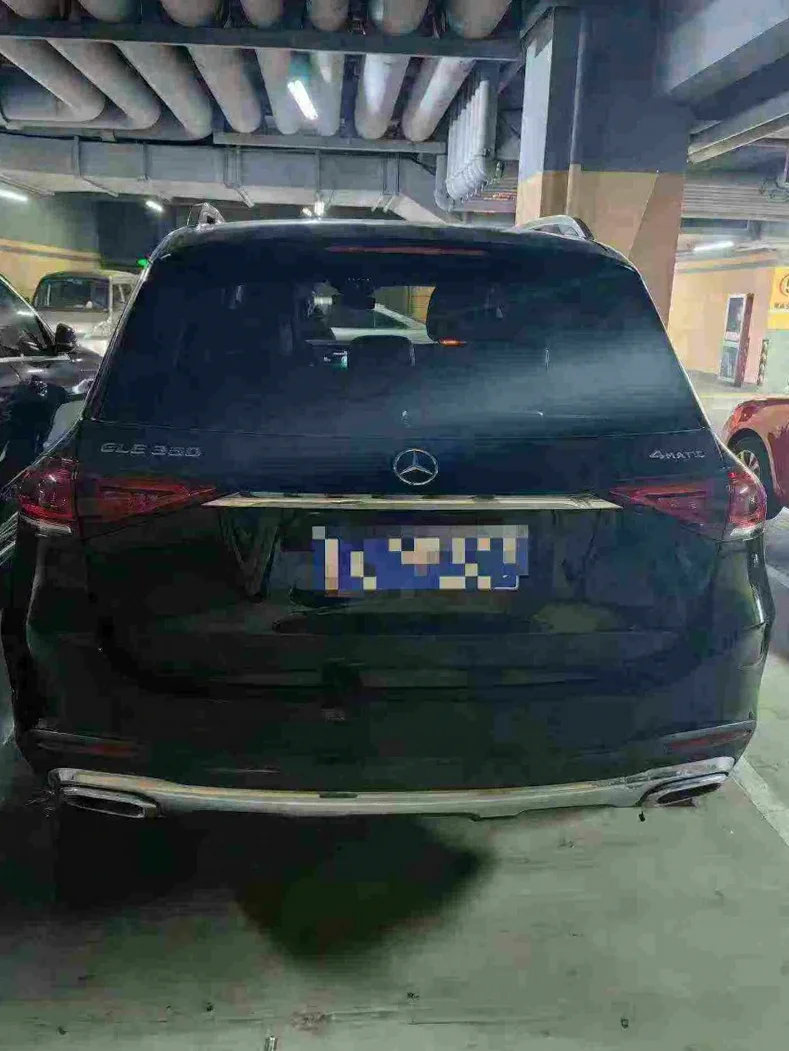 奔驰GLE 后面外观三