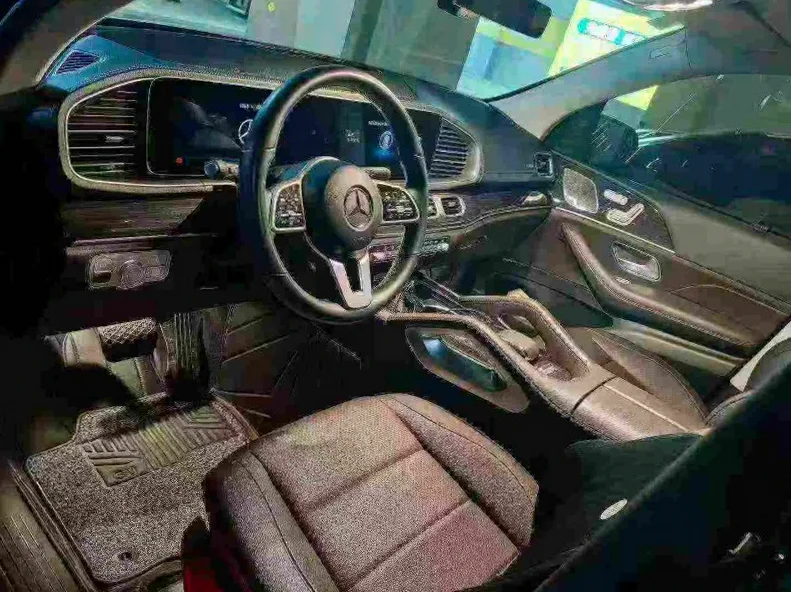 奔驰GLE 正面外观三