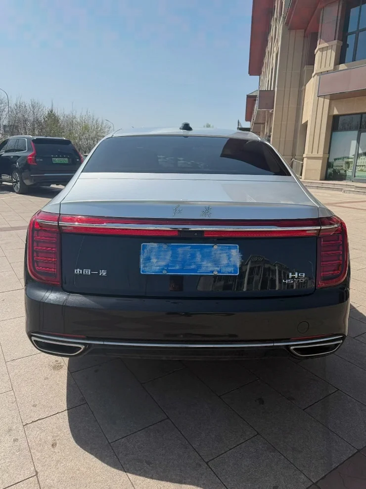 红旗H9 后面外观一