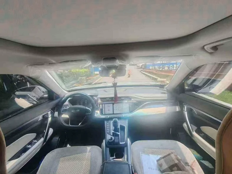 吉利博越 后面外观二