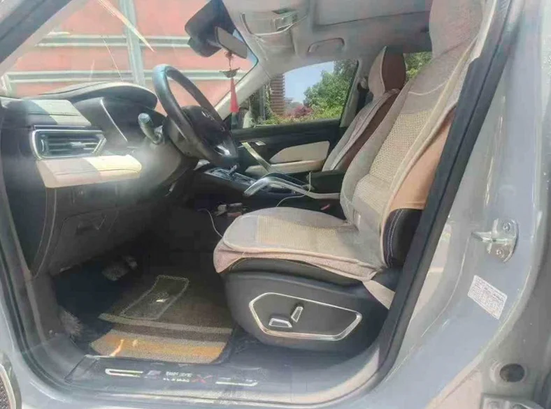 吉利博越 后面外观一