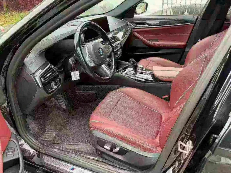 宝马5系 后面外观一