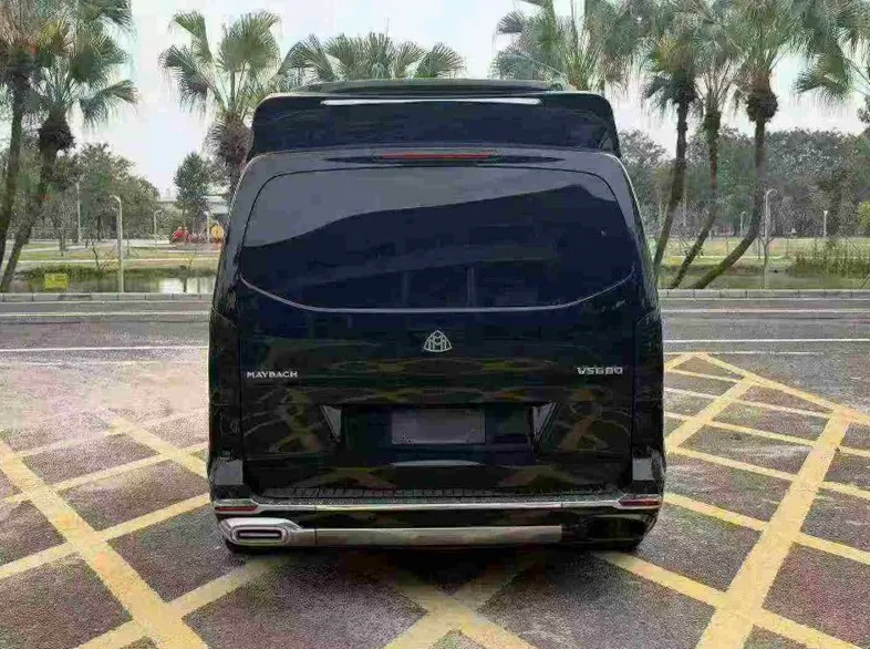 奔驰威霆 内饰后排