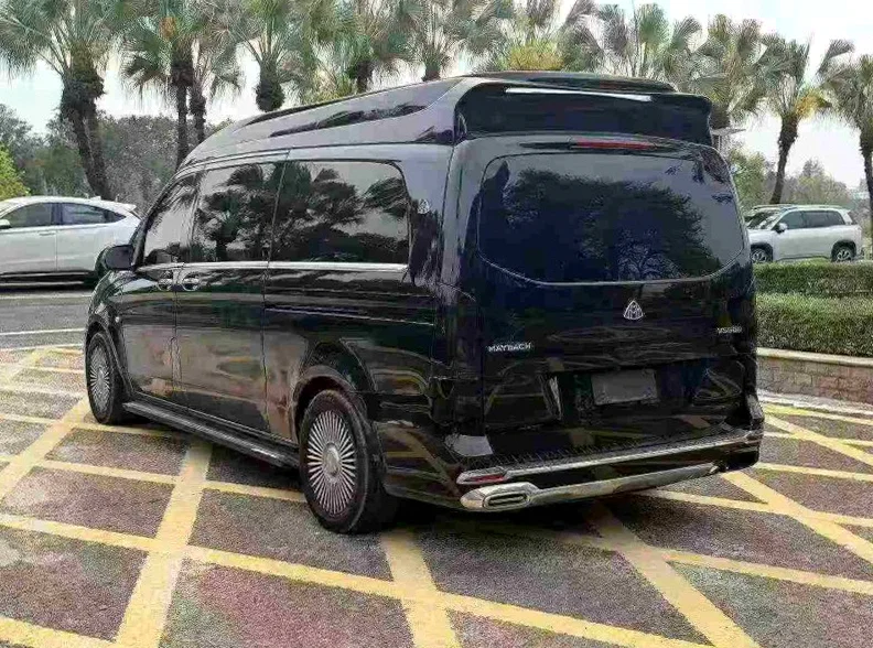 奔驰威霆 驾驶室