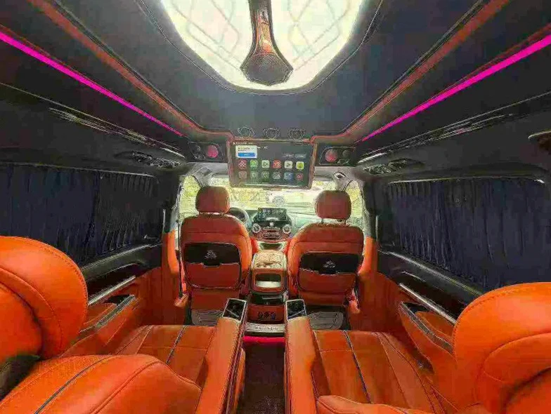 奔驰威霆 后面外观二