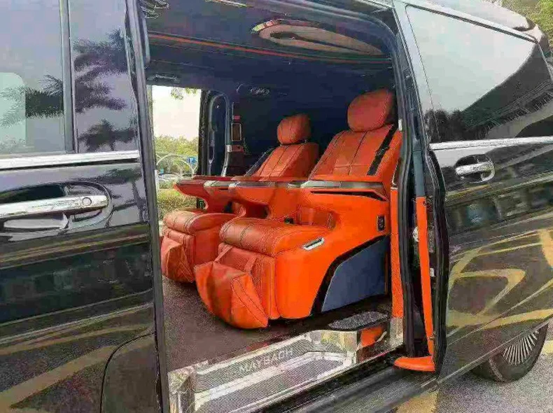 奔驰威霆 后面外观三