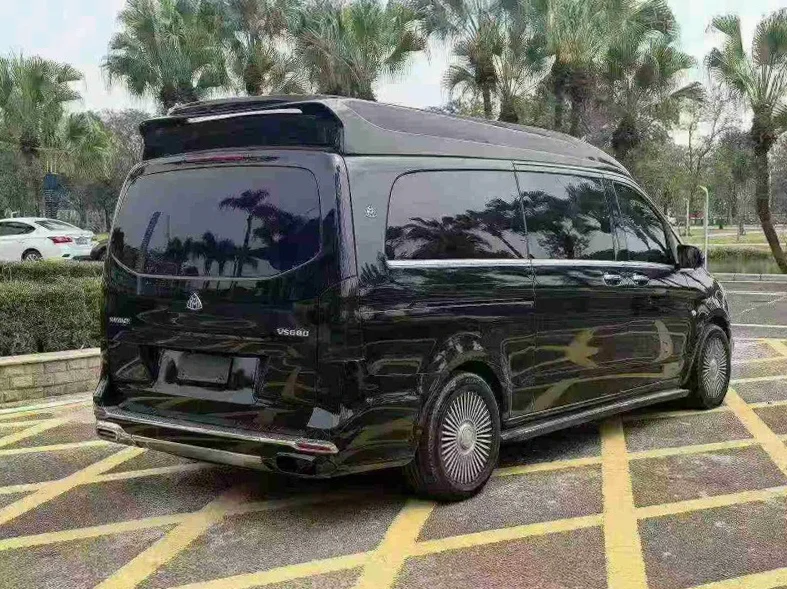 奔驰威霆 内饰前排