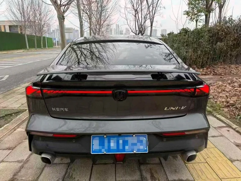 长安汽车UNI 后面外观二