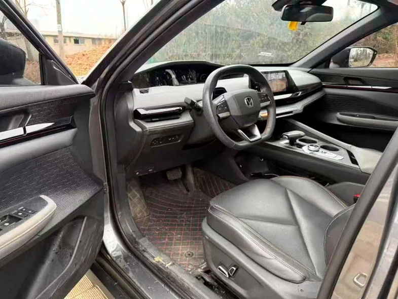 长安汽车UNI 内饰前排