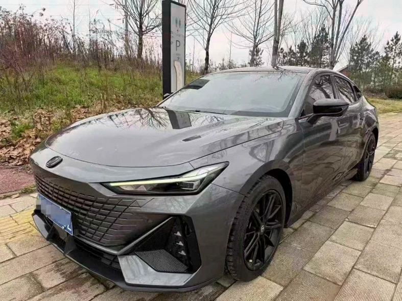 长安汽车UNI 正面外观三