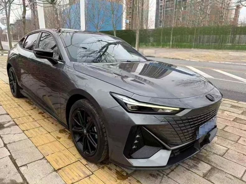 长安汽车UNI 正面外观二