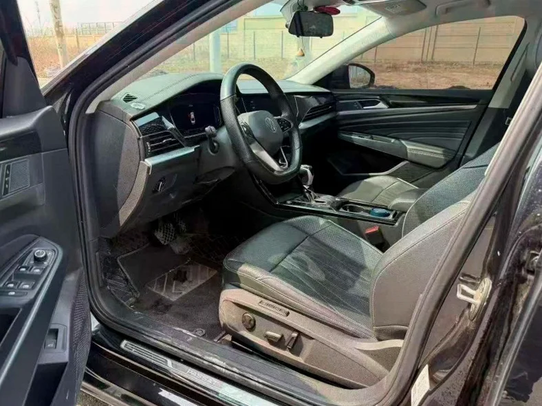 大众帕萨特 驾驶室