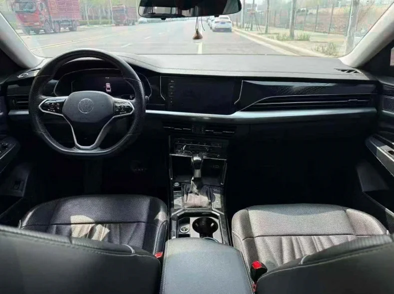 大众帕萨特 内饰后排