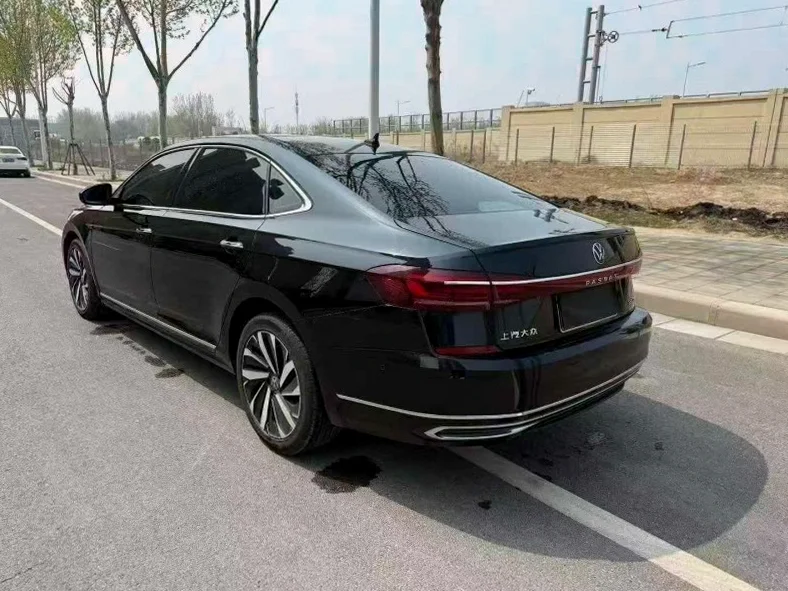 大众帕萨特 后面外观一