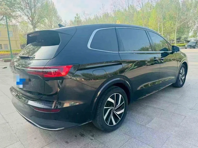 大众威然 驾驶室