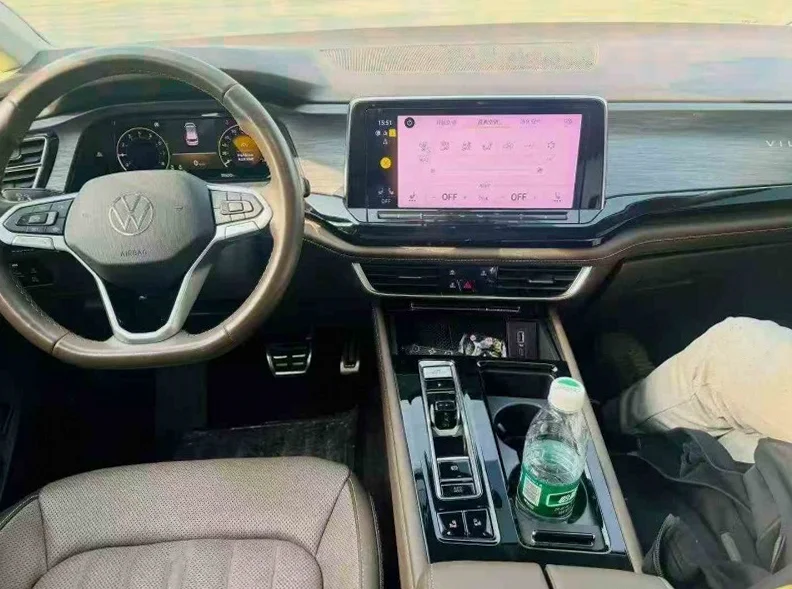 大众威然 后面外观一