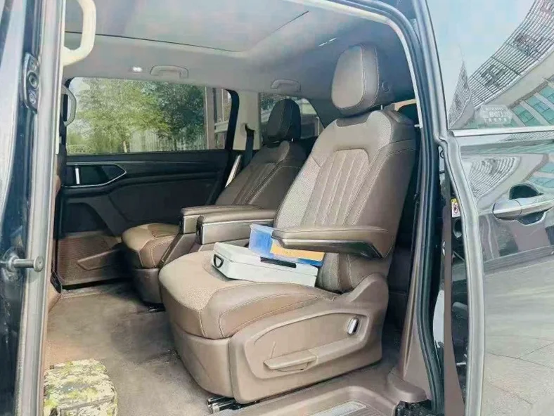 大众威然 后面外观二