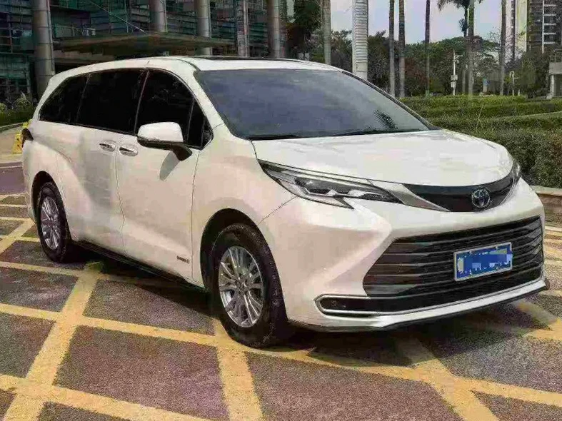 丰田塞纳 正面外观二