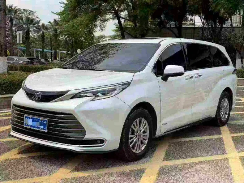 丰田塞纳 正面外观三