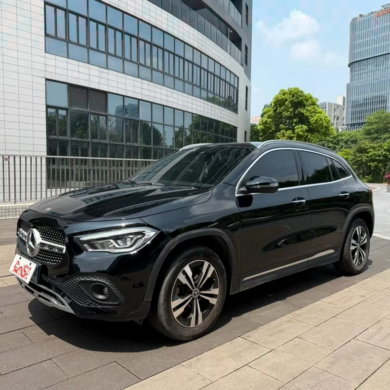 奔驰GLA 正面外观三