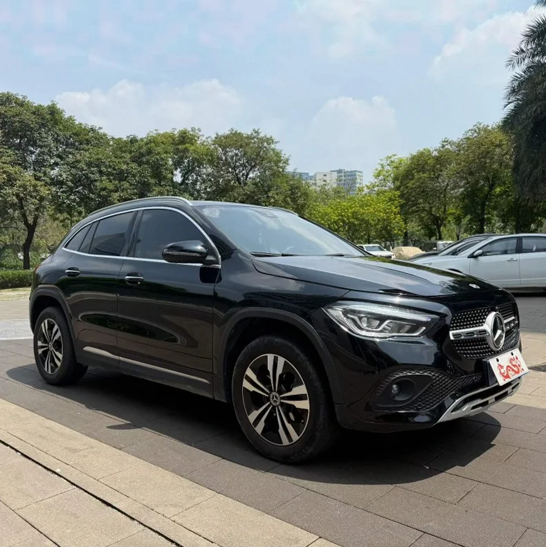 奔驰GLA 正面外观二