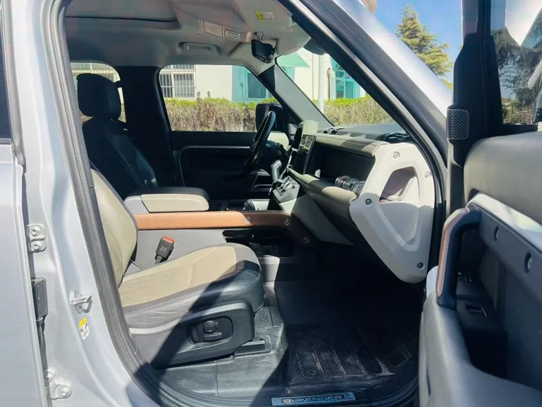 路虎卫士 驾驶室