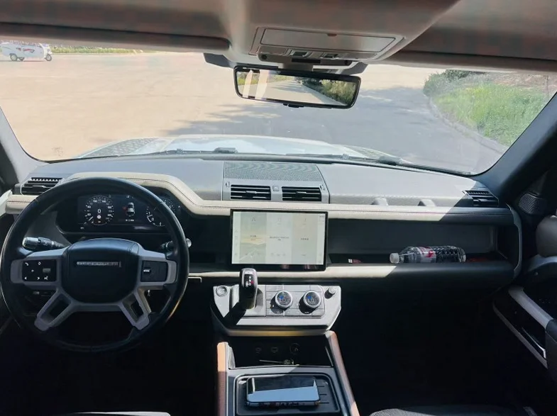 路虎卫士 内饰前排