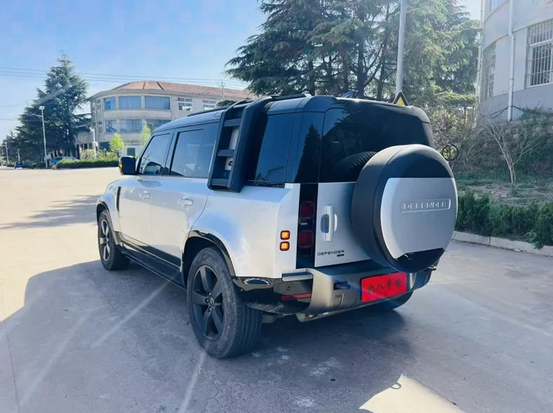 路虎卫士 后面外观三