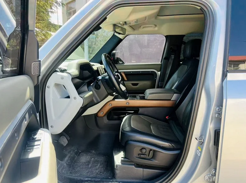 路虎卫士 内饰后排