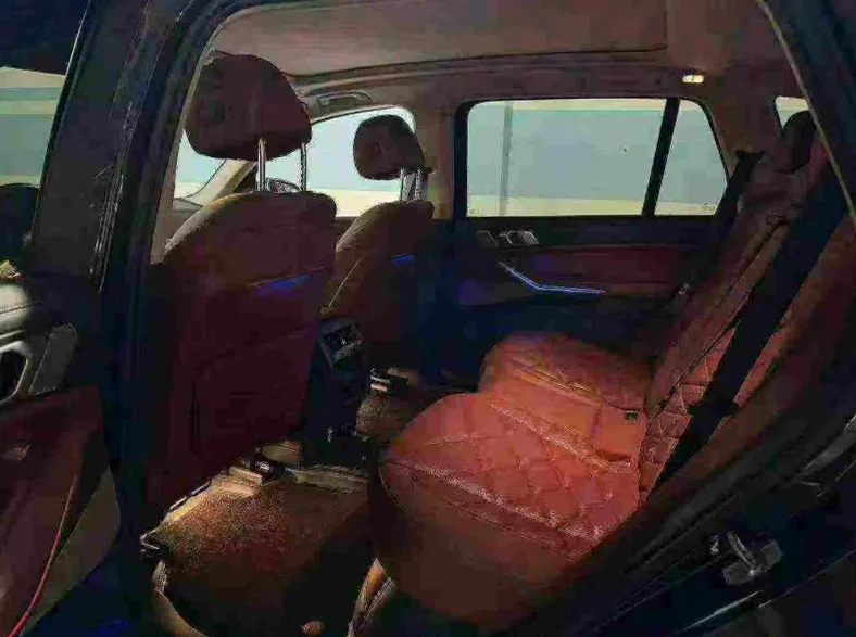 宝马X5 后面外观一