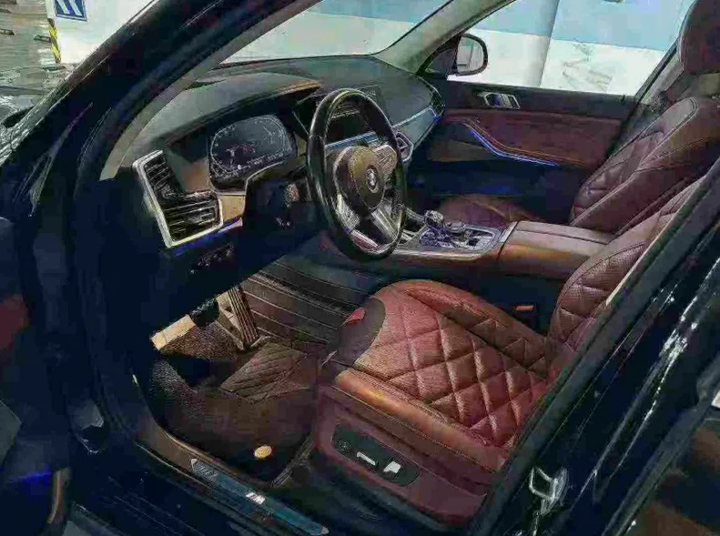 宝马X5 正面外观三