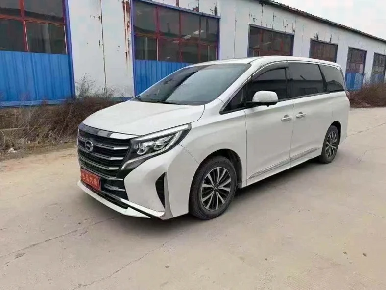 传祺M8 正面外观三